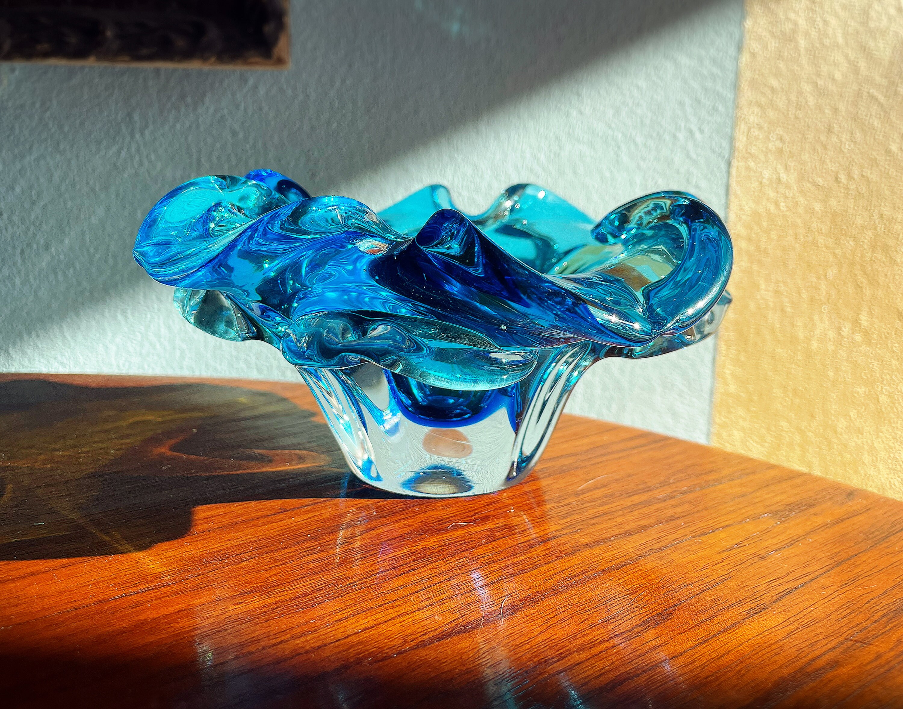 スカイブルーのムラーノガラスを使用したヴィンテージ灰皿。イタリア製