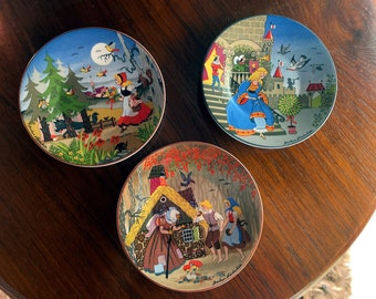 Miniature plates 12.5 cm by Barbara Furstenhofer from the 80s, saucers fairy tales, Cinderella, Hans and Gretel, Little Red Riding Hood
