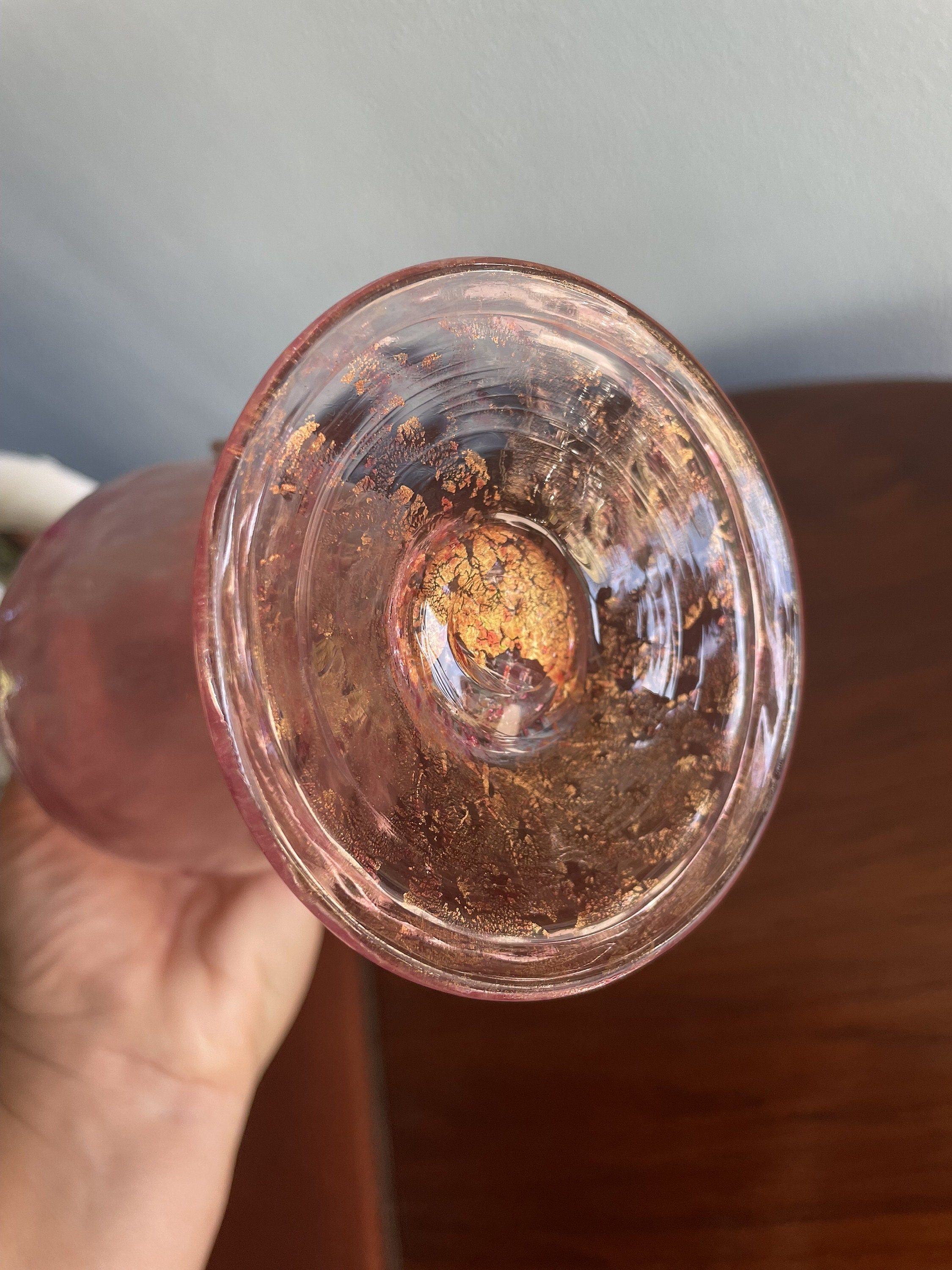 ピンクの吹きガラスと金箔で作られたサルヴィアーティのアンティーク