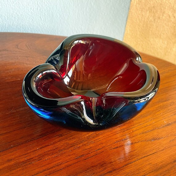 ヴィンテージのムラーノガラス製灰皿、ライトブルー、赤、黄色、手作り