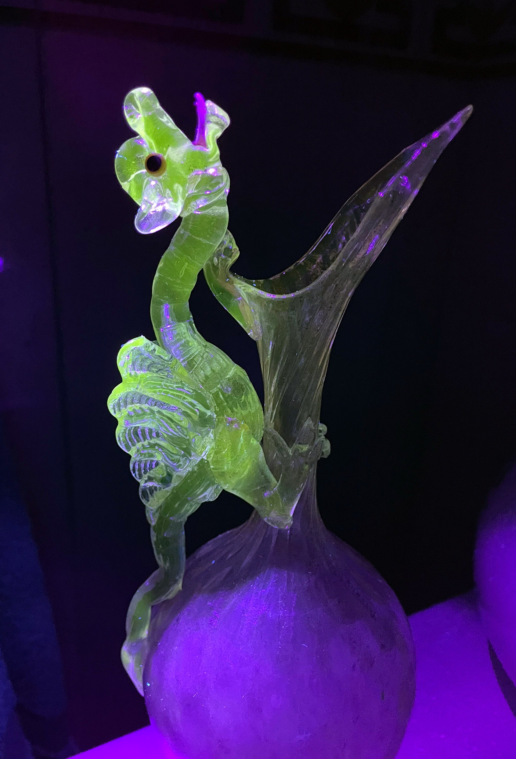 ピンクの吹きガラスと金箔で作られたサルヴィアーティのアンティーク