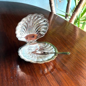 Vintage shell-shaped butter dish or caviar holder with original spreader and glass container, made in Italy