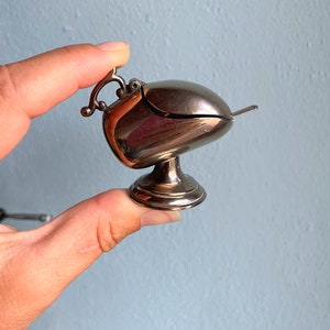 Vintage metal salt shaker with its teaspoon, vintage salt holder, mini salt shaker, miniature salt holder