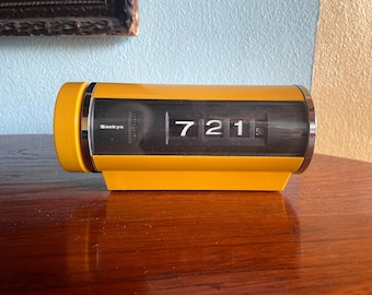 Sankyo, Vintage Flip Alarm Clock, Model NO401D With Yellow Ochre