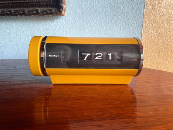 Sankyo, Vintage Flip Alarm Clock, Model NO401D With Yellow Ochre