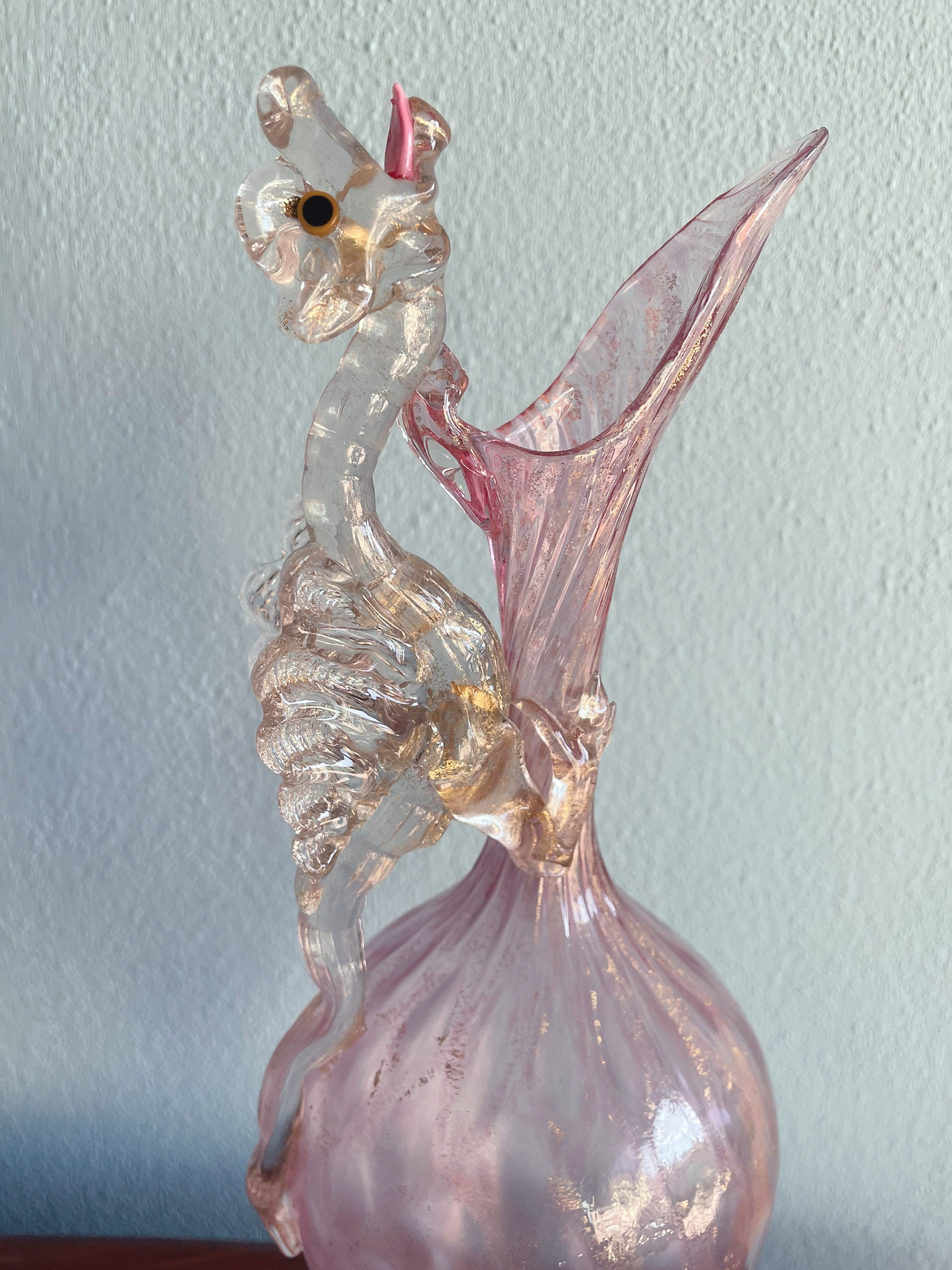 ピンクの吹きガラスと金箔で作られたサルヴィアーティのアンティーク