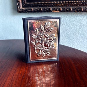 Vintage address book in blue satin and silver plaque with embossed roses to put in your bag or to place next to the phone, Made in Italy