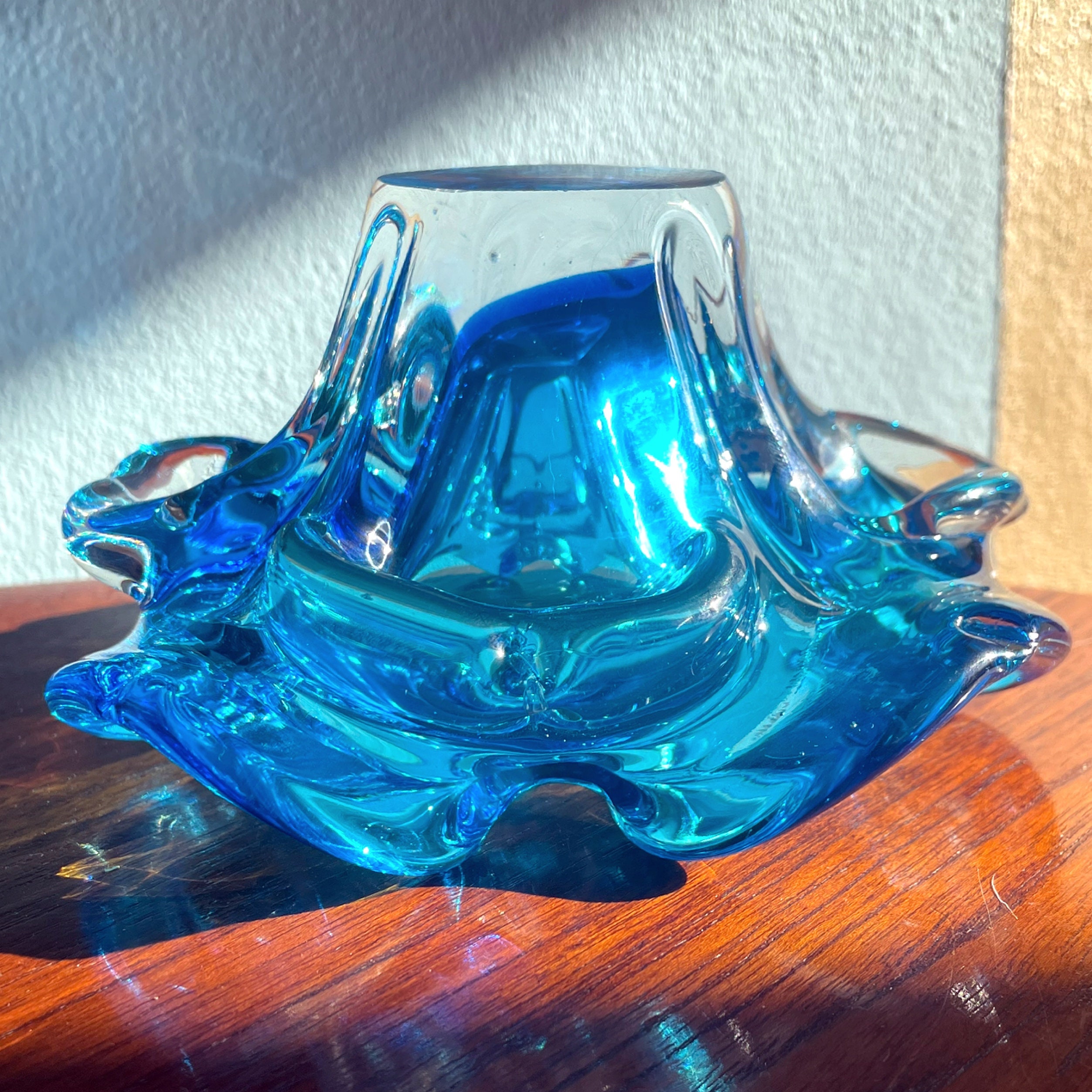 スカイブルーのムラーノガラスを使用したヴィンテージ灰皿。イタリア製