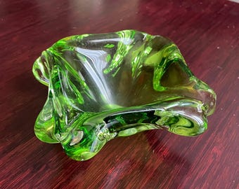 Vintage uranium glass ashtray, Murano from the 70s, handmade, submerged glass, heavy, unique piece, Made in Italy, Venice