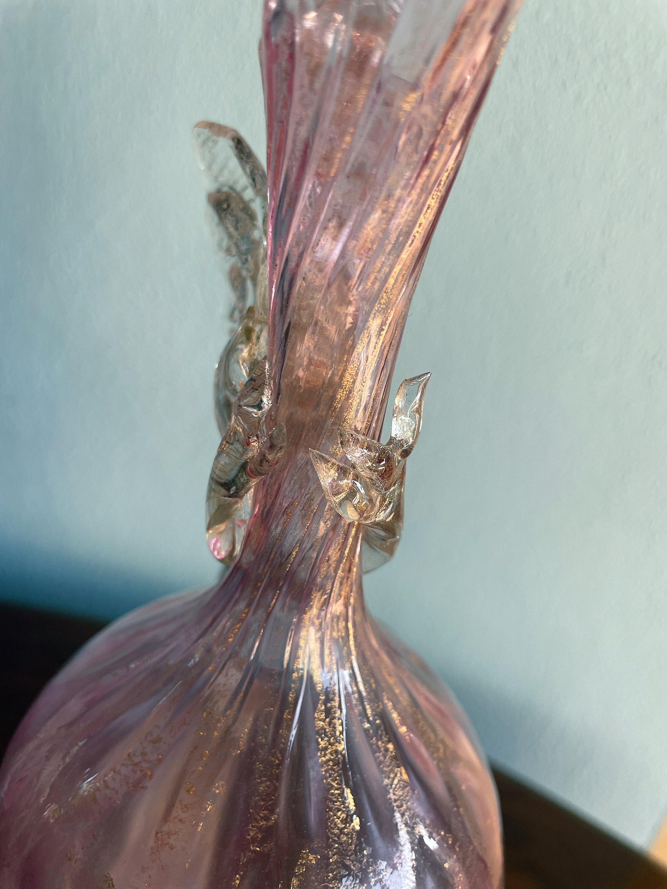 ピンクの吹きガラスと金箔で作られたサルヴィアーティのアンティーク