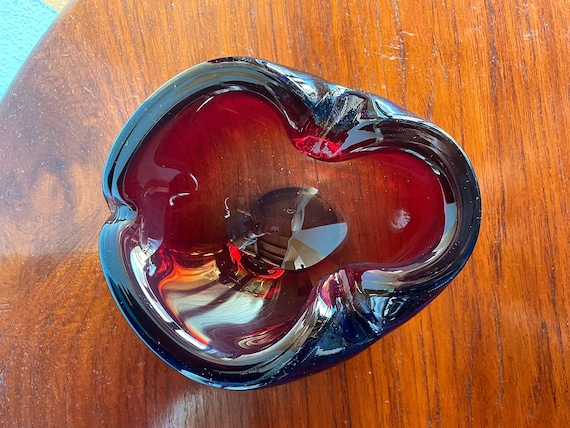 ヴィンテージのムラーノガラス製灰皿、ライトブルー、赤、黄色、手作り