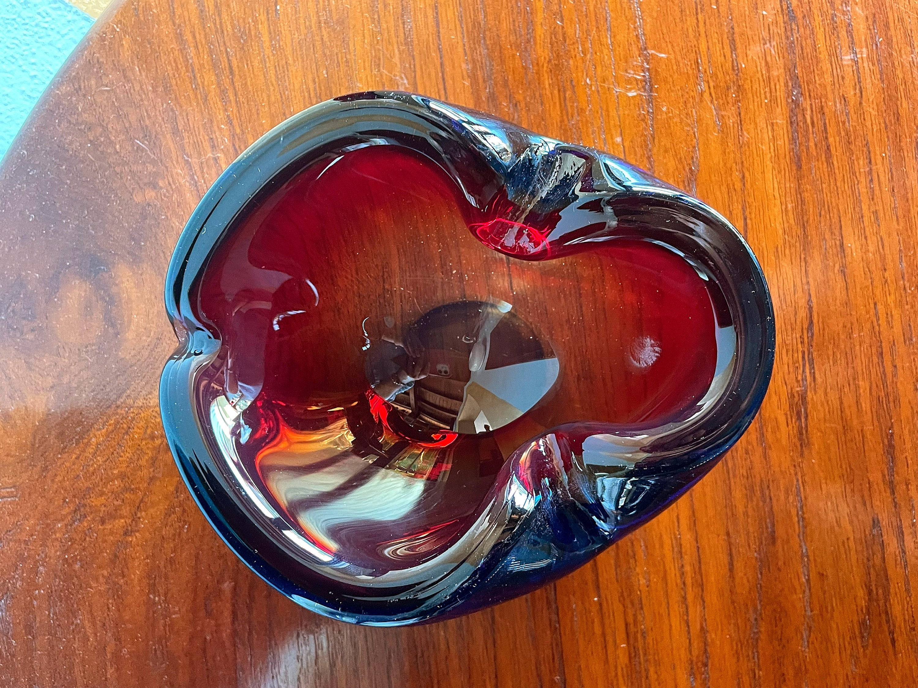 ヴィンテージのムラーノガラス製灰皿、ライトブルー、赤、黄色、手作り