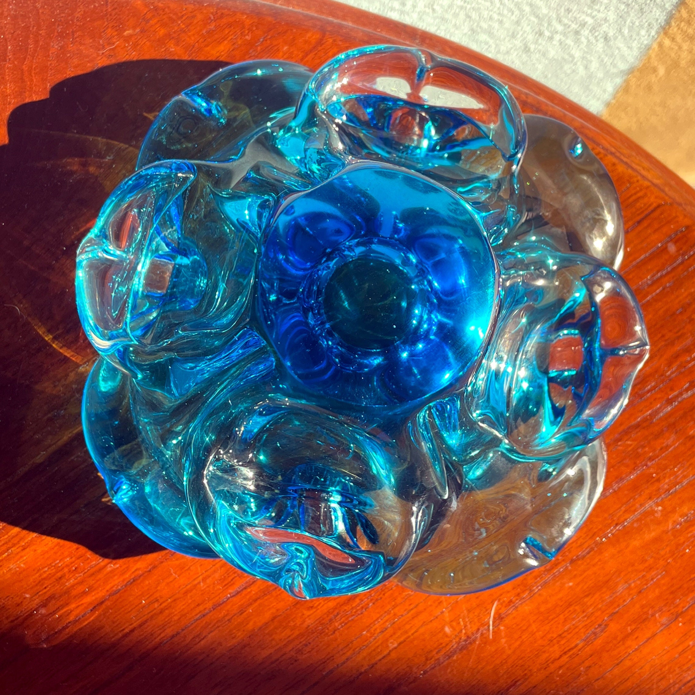 スカイブルーのムラーノガラスを使用したヴィンテージ灰皿。イタリア製