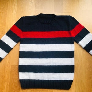 青と白のストライプのセーター、赤のストライプのメンズセーター、手編みの刺繍入りレディース、クルーネック、メンズギフト、ウールのウエストコート