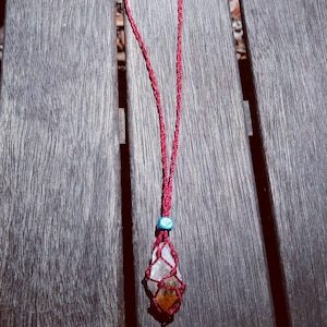 Macrame *SMALL CRYSTALS*, Rojo, Cáñamo intercambiable, Algodón, Collar de bolsa de cristal, Cristal misterio extra.