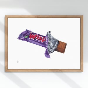 Könnte beinhalten: Eine gerahmte Illustration einer lila und silbernen Schokoladentafel mit dem aufgedruckten Wort "Wisp".