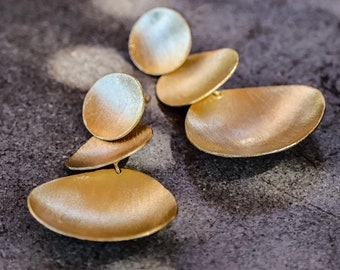 Gold plate earrings, boho chic style earrings, chic gold pendant earrings, Paris elegance earrings, unique model