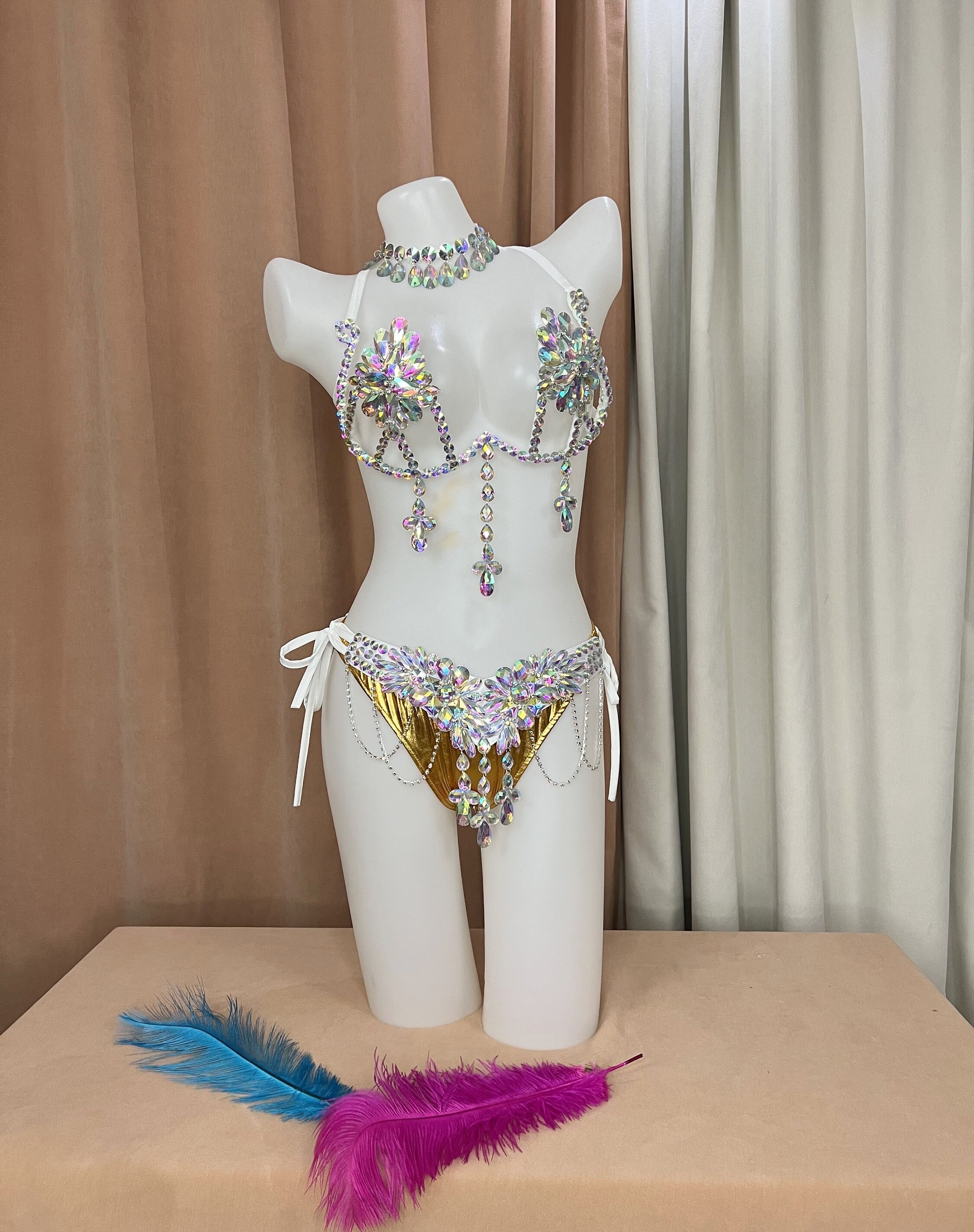 Hand Made Samba Carnival wire bra and  panty Hand Beads Passista Pageant Cabaret Broadway Theater Mardi Gras, Vegas Showgirl C023