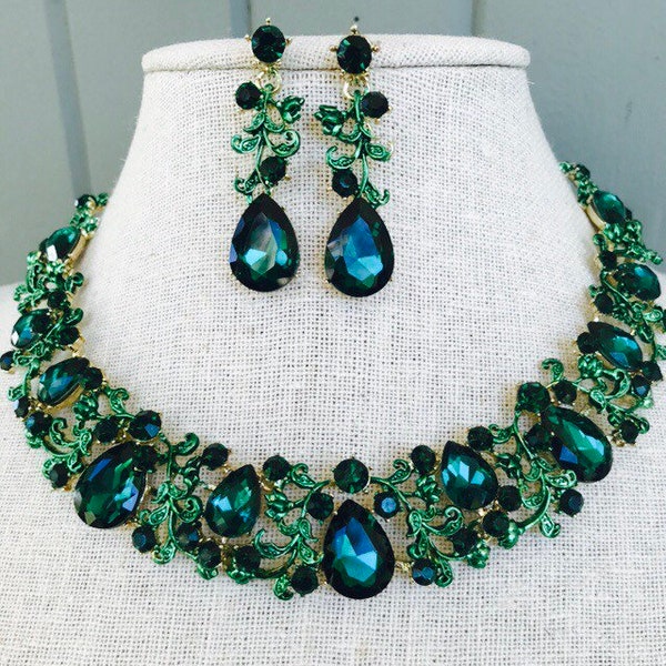 Elegant Emerald Green Rhinestone Statement Necklace and Dangle Earring Set...Wedding / Bridal / Evening / Prom / Pageant