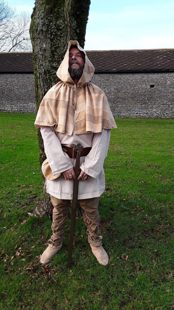 Saxon ou médiéval costume complet de style, capuche, jambe pantalon, tunique, attaches de jambe capuche, et pochette créent cette tenue complète starter pour Empire ou GN. 9dd36b Saxon ou médiéval costume complet de style, capuche, jambe pantalon, tunique, attaches de jambe capuche, et pochette créent cette tenue complète starter pour Empire ou GN. 9dd36b
