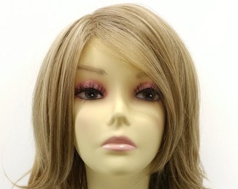 Perruque Femme Mi-Longue Blond Doré Méché - Modèle ABBY 24BT613 - Synthétique - Neuf Avec Étiquettes