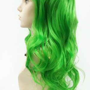 Peluca verde larga ondulada con flequillo, sintética, para cosplay de anime, fiesta, 43 cm [Verde zinnia]