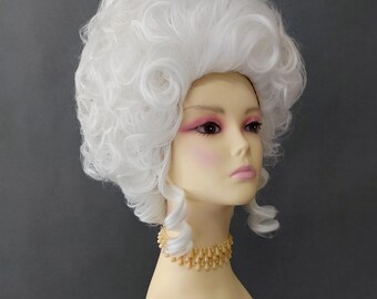 Marie Antoinette Vollständig gestylte weiße Kostümperücke im Stil der Kolonial- und Barockzeit [Genevieve-White]