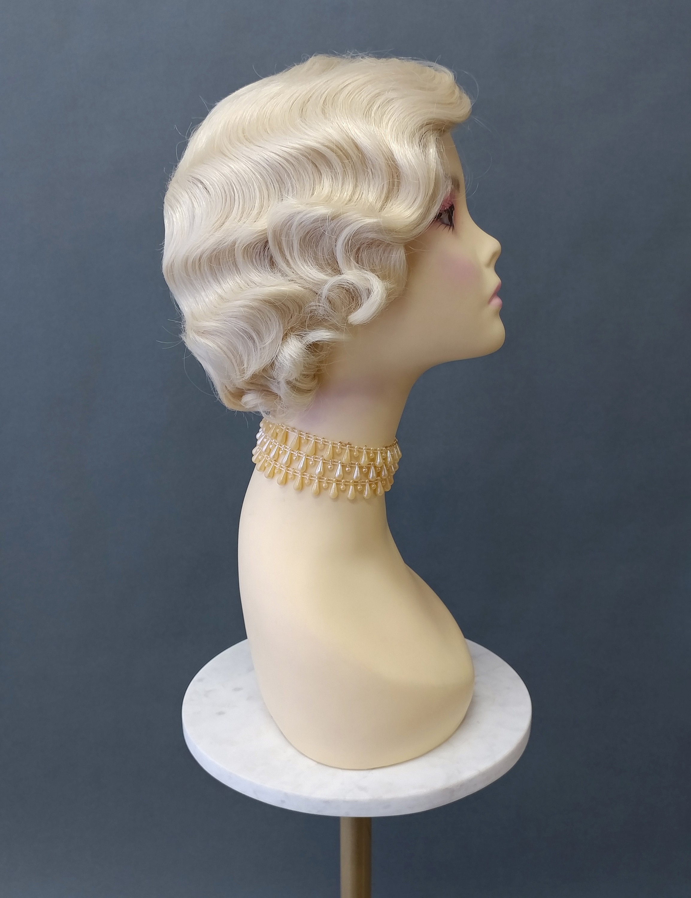 1920\'s Fingerwave Flapper Costume Blond Deluxe Wig Blonde wig, short with finger waves: Diva – champagne blonde  main image 2