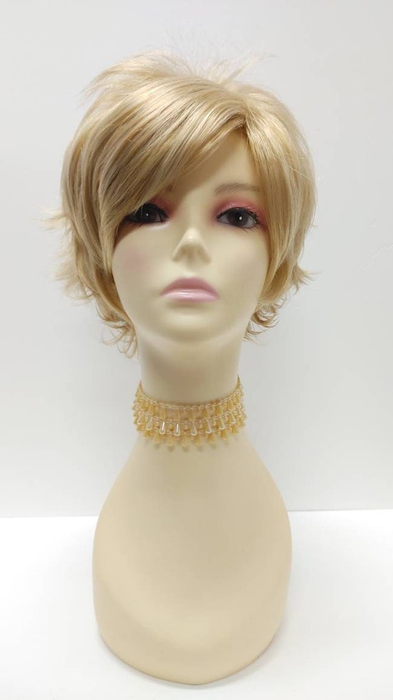 Light Golden Blonde and Light Blonde Mix Short Layered Flip  display picture 3