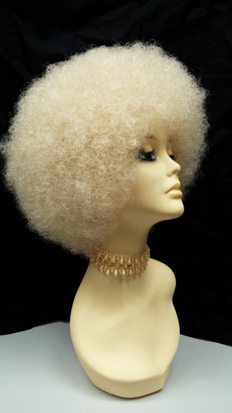 blonde 1940s wig