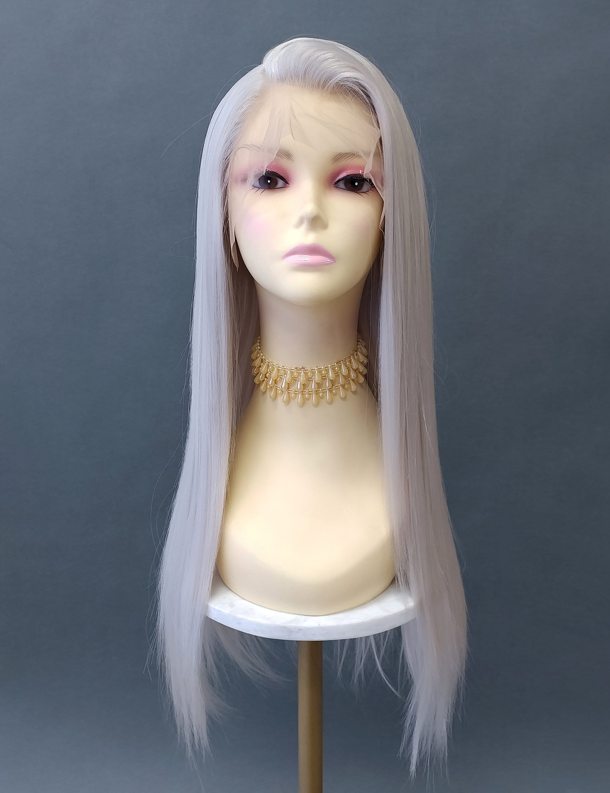 エマ　ウイッグ レースフロント ライトシルバーグレー ロングストレート フリーパート