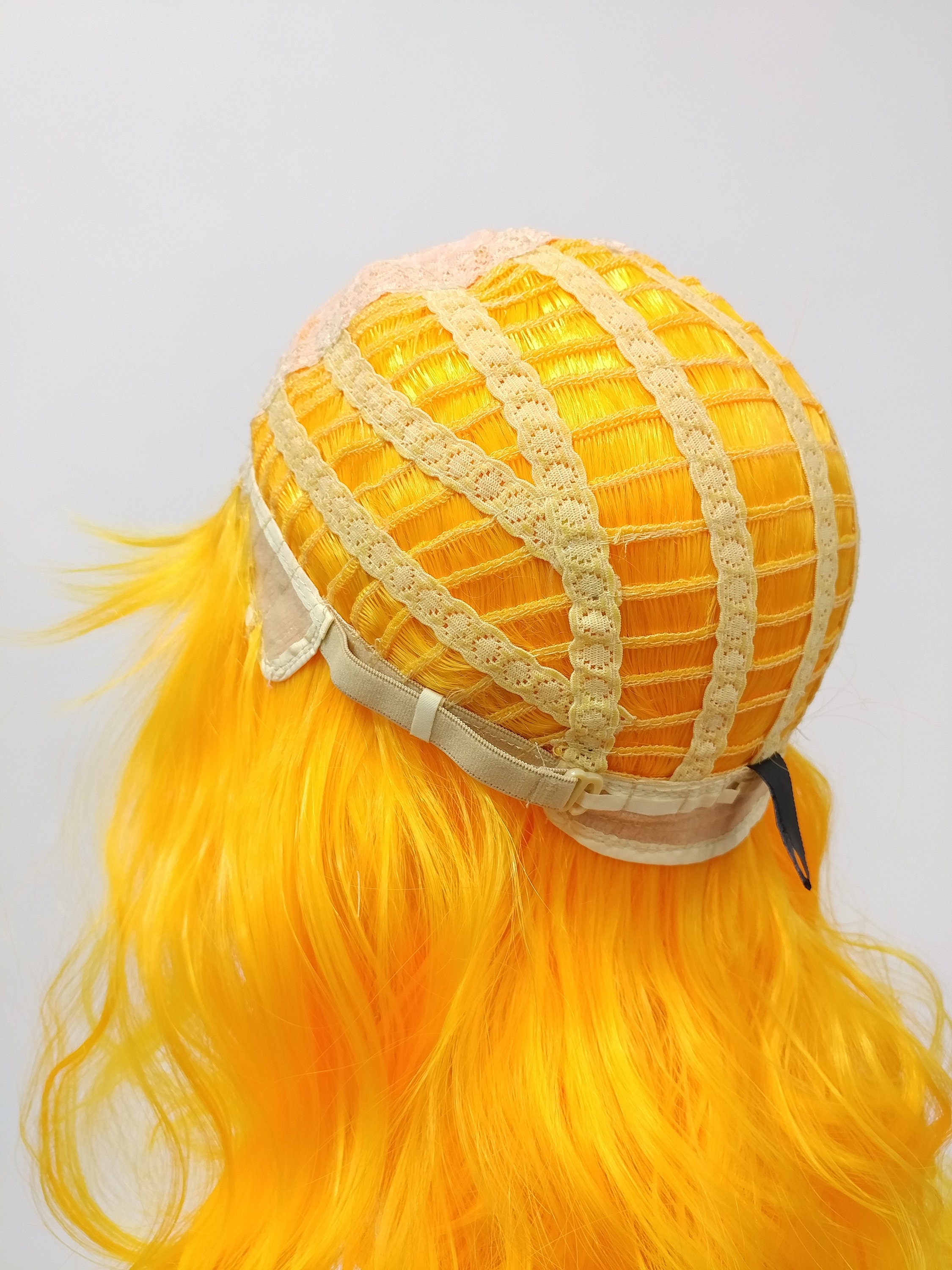 SIMKAYLEE Peluca Naranja Rizada Larga Para Mujeres | Perfecta Para Cosplay, Carnaval Y Halloween | Fibra Sintética De Alta Calidad Con Ajuste Cómodo (60 Cm)