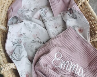 Babydecke mit Namen | Geburtsdecke | Kuscheldecke | Magnolien | Baumwolle | natürliche Materialien | Geschenk zur Geburt | personalisiert