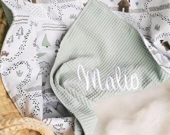 Babydecke mit Namen | Geburtsdecke | Kuscheldecke | Berglandschaft | 100% Baumwolle | natürlich | Geschenk zur Geburt | personalisiert