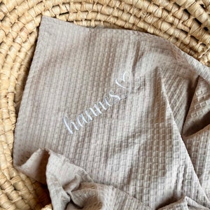 Babydecke mit Namen Geburtsdecke Kuscheldecke Personalisiert Geschenk zur Geburt handmade Pique 100% Baumwolle Bild 1