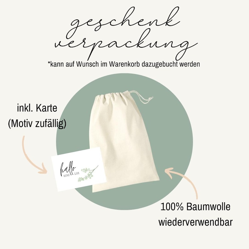 May include: A cream-colored drawstring bag and a small card with the word "hello" and a botanical illustration are displayed. Text in German reads "geschenk verpackung" (gift wrapping) and "100% Baumwolle wiederverwendbar" (100% cotton reusable).