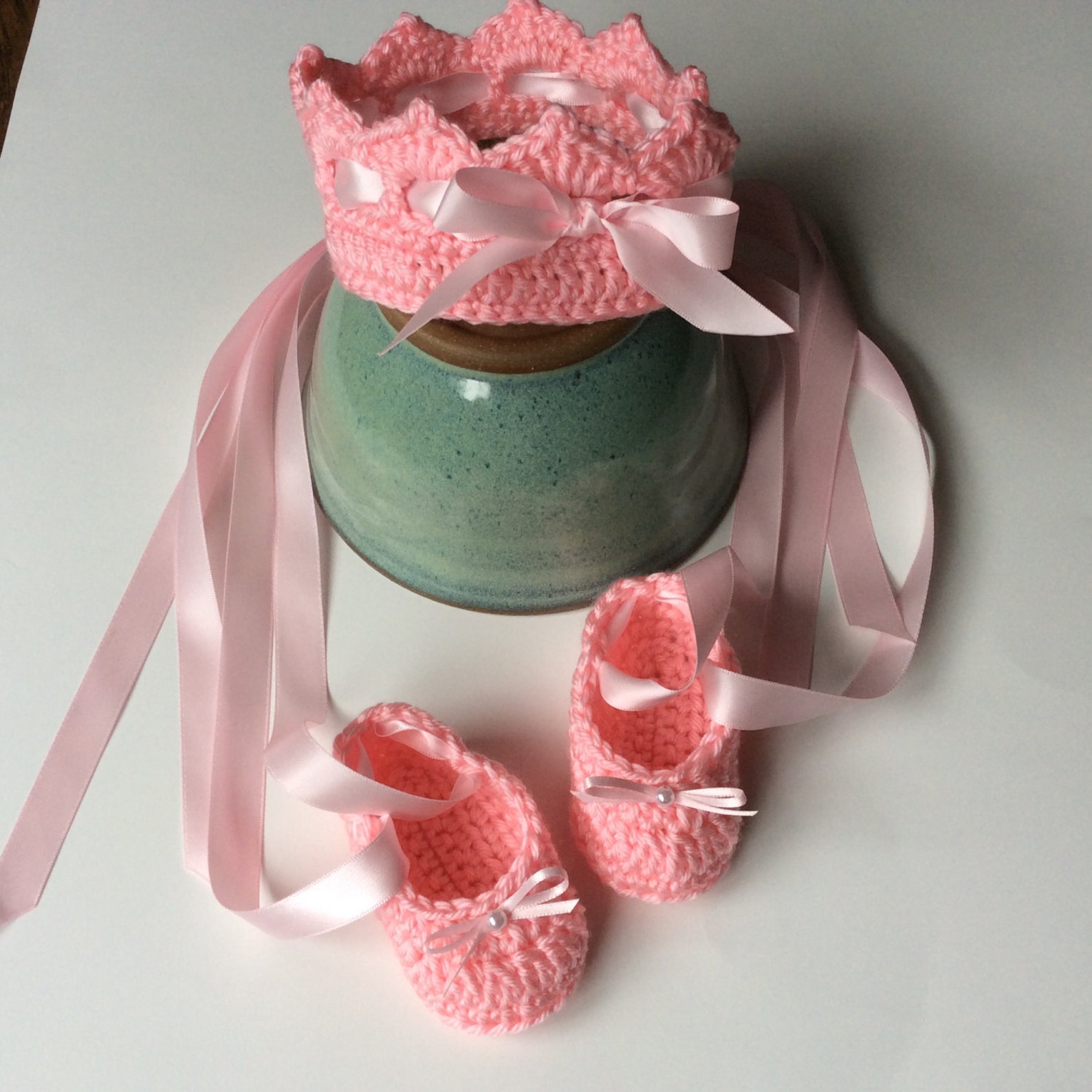 pointe shoe baby booties and crown set, crochet ballet slippers and crown for newborn
