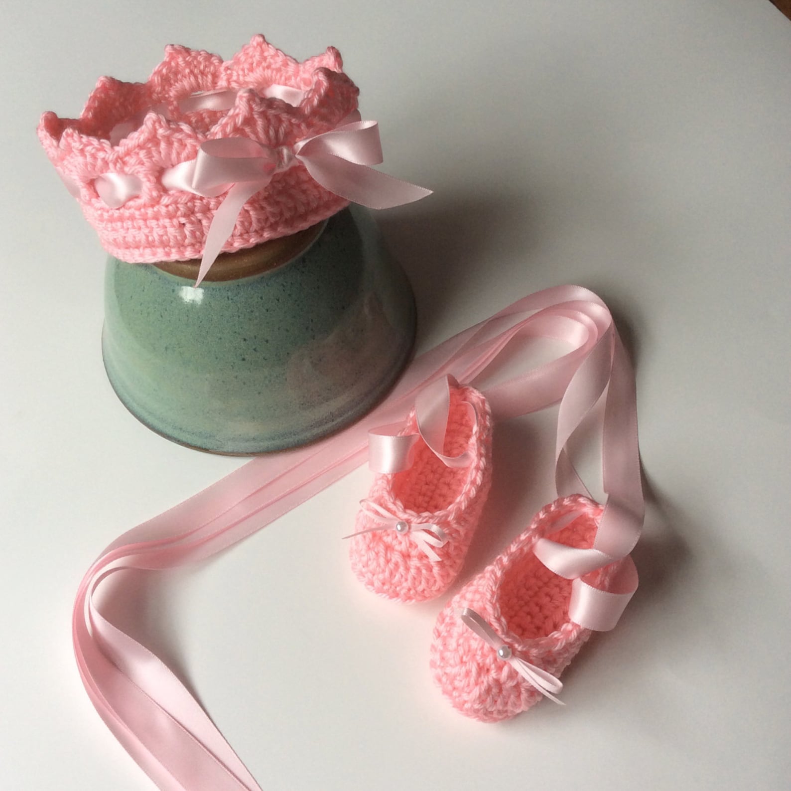 pointe shoe baby booties and crown set, crochet ballet slippers and crown for newborn