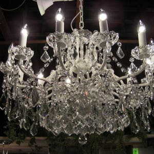 ABSOLUTELY STUNNING <3 FOOT Wide Crystal Chandelier