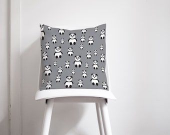 Coussin gris avec panda design, oreiller de jet