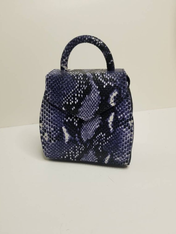 lola blue purse