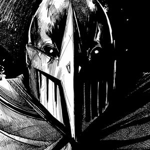 Op de afbeelding: Een zwart-wit illustratie van een figuur met een helm en een strenge uitdrukking. De helm heeft een scherp, hoekig ontwerp met een verticale lijn in het midden en verticale lijnen voor de mond. De figuur draagt een cape.