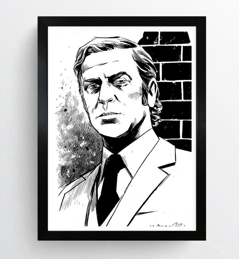 Pode incluir: Impress&atilde;o art&iacute;stica a preto e branco de um homem de fato e gravata, emoldurada numa moldura preta. A obra de arte apresenta um homem em frente a uma parede de tijolos. O estilo lembra uma ilustra&ccedil;&atilde;o de banda desenhada.