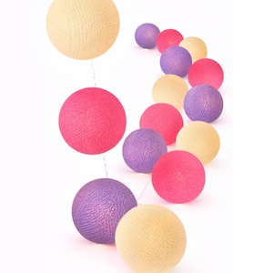 LED-ljusslinga 'Berries' med handgjorda bomullsbollar inklusive timer och dimmer