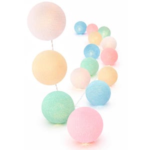 LED-ljusslinga 'Pastel' med handgjorda bomullsbollar inklusive timer och dimmer