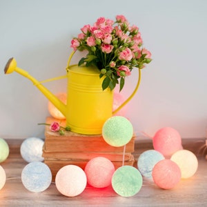 LED Lichterkette 'Pastell' mit handgearbeiteten Baumwollkugeln inkl. Timer und Dimmer Bild 3