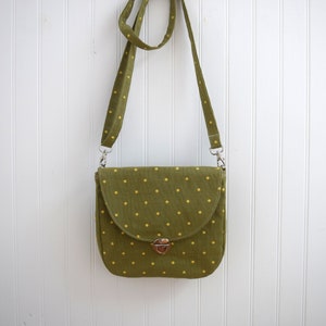 Sac à bandoulière vert et jaune à pois, petit sac à main à bandoulière fabriqué avec du tissu d'occasion. Sac à main avec poche arrière, bretelles amovibles
