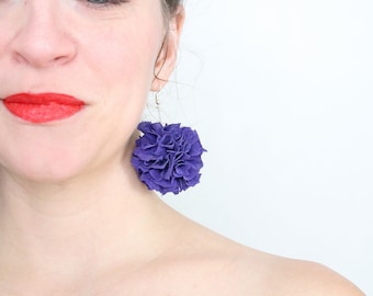 Pendientes purple Pom Pom, pendientes de bola de tela púrpura brillante, joyas de declaración colorida