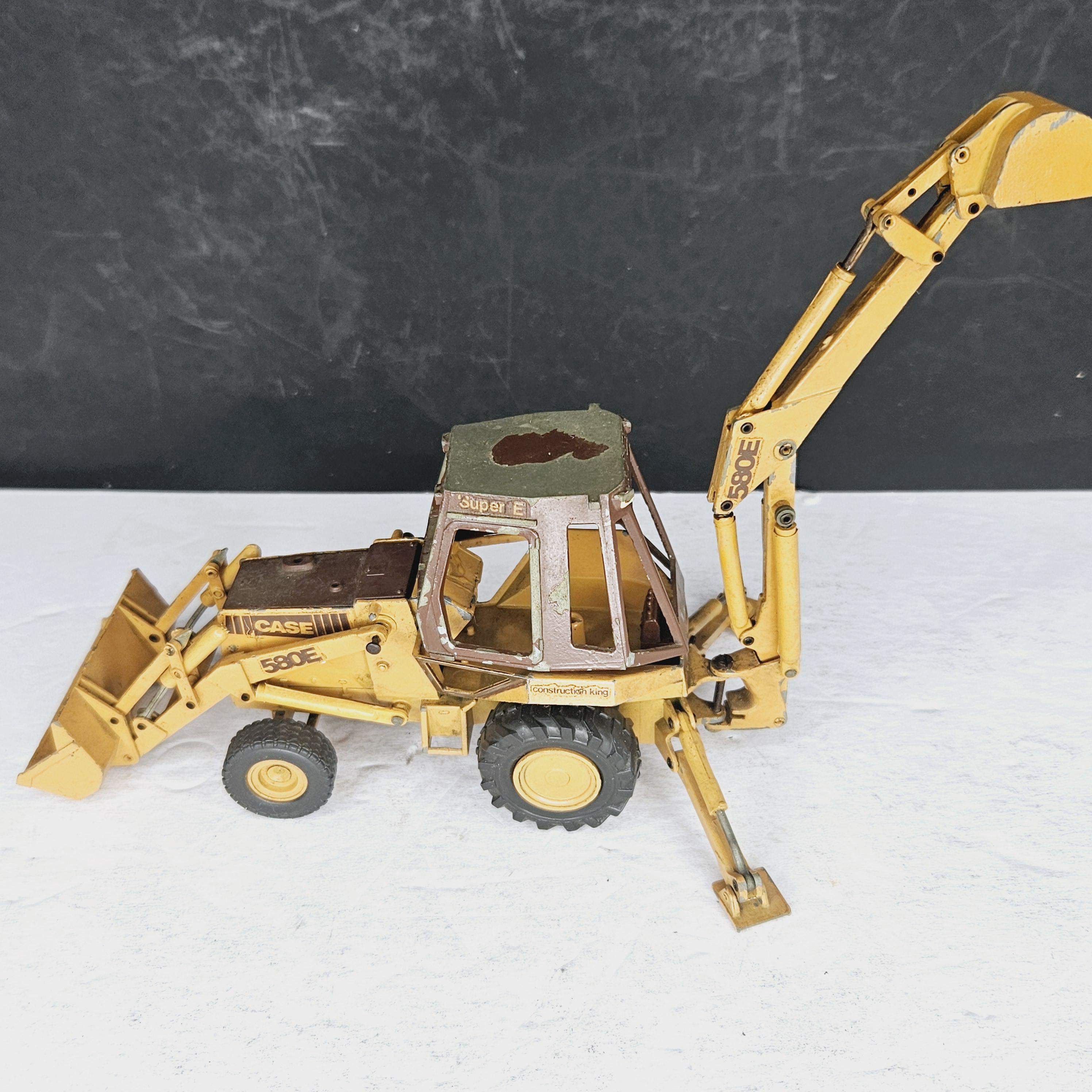 Conrad Case Construction King 580E Backhoe Loader 1:50 Scale
