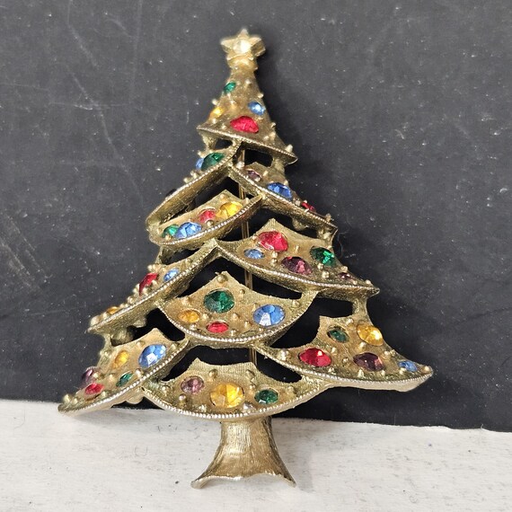 JJ Jonette Jewelry Gold Tone Christmas Tree Pin Brooch With